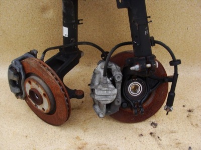 Поворотний кулак ліва peugeot 207 1.4 benz. фото №1