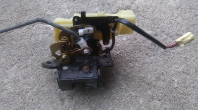 Mazda mpv замок кришки фото №1