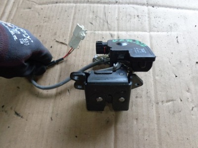 Corolla verso 01-04r замок крышки багажника задняя фото №1