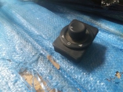 Перемикач регулювання дзеркал midliner 5010271084 фото №1