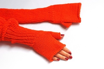 Długie ręcznie robione jednopalczaste rękawiczki