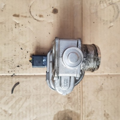 Дросельна заслінка volvo v50 s40 1.6 d 114km фото №1