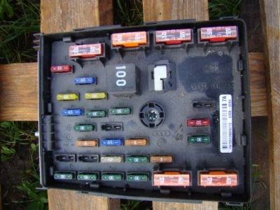 Vw sharan golf vi 2.0 tdi коробка запобіжників фото №1