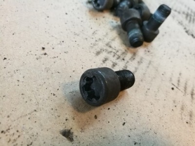 Болт вала master iii 2.3 dci 10+ зчеплення фото №1