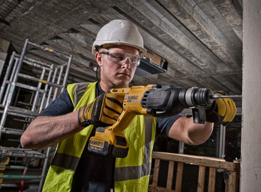 DeWalt DCH133M1 Ударная дрель 18В 1x 4Ач + СВЕРЛА