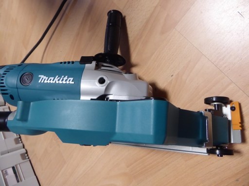 УГЛОВАЯ ШЛИФМАШИНА MAKITA 230 ММ, 2200 ВТ, МЯГКИЙ СТАРТ