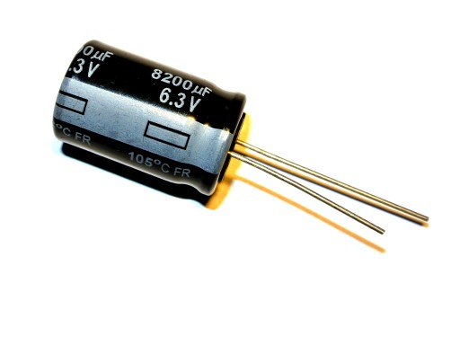 8200uF 6.3V 105' Low ESR Panasonic FR Kondensator elektrolityczny __ [1szt]