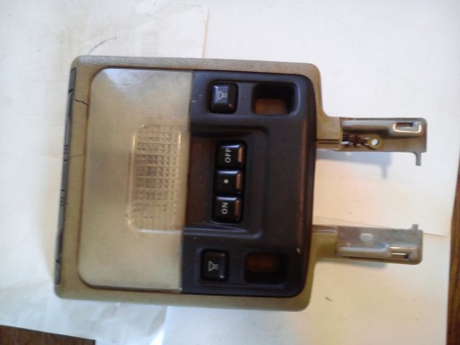 SVIJETLO NA KROVNI TAPACIRUNG MITSUBISHI GALANT 1992