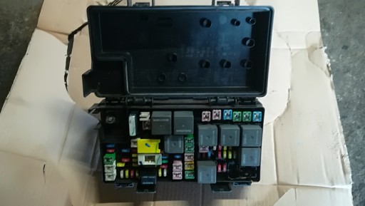 VOYAGER LANCIA 2.8 CRD 08-17R БЛОК ПРЕДОХРАНИТЕЛЕЙ