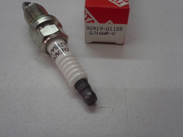 PLUG IGNITION TOYOTA COROLLA NEW CONDITION ORIGINAL photo 2 - milautoparts-fr.ukrlive.com