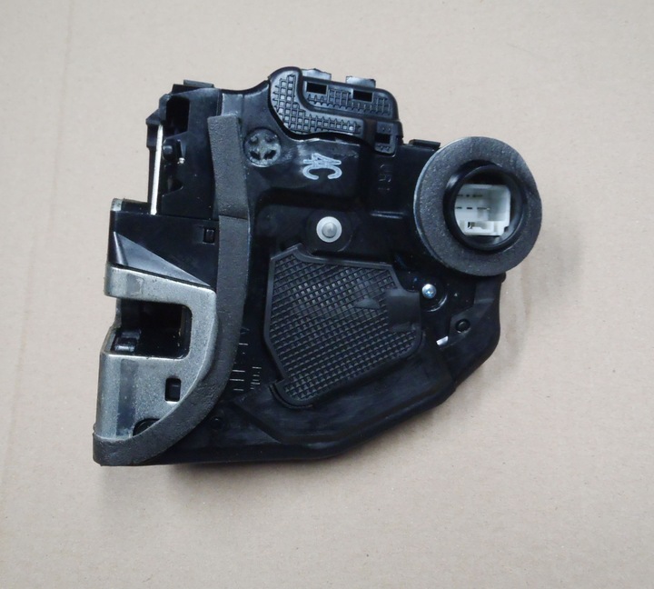 AVENSIS T27 08-15 AURIS II LOCK DOOR REAR REAR photo 1 - milautoparts-fr.ukrlive.com