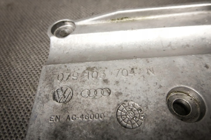 VW AUDI COUVERCLE COUVERCLES BLOC MOTEUR 079103704N