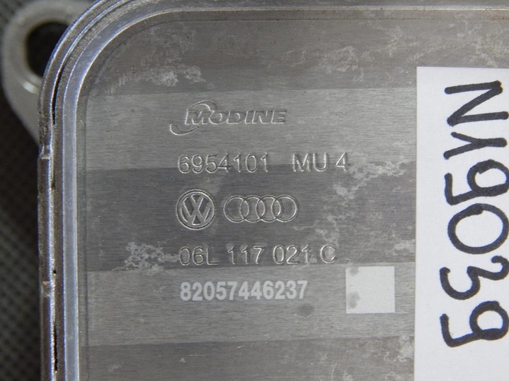 AUDI A3 S3 8V RADIATEUR HUILES 06L117021C photo 2 - milautoparts-fr.ukrlive.com