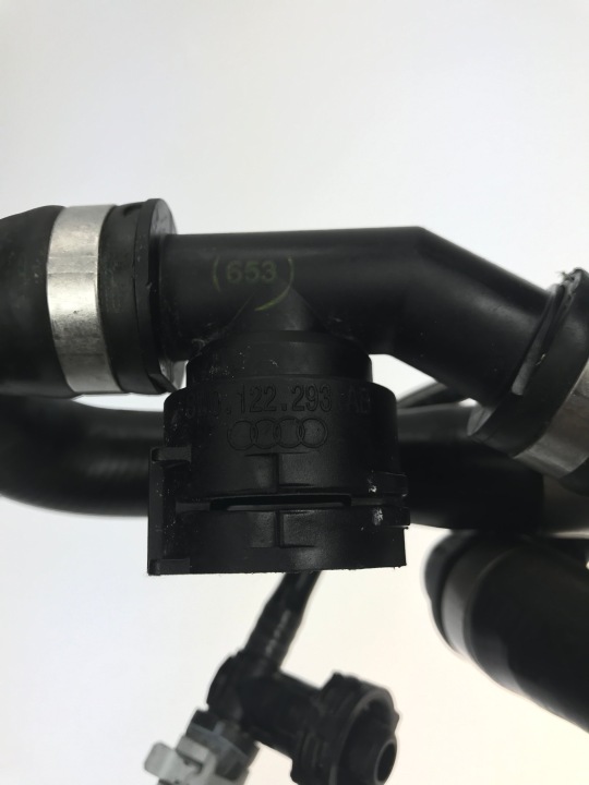 AUDI A4 A5 8W6 TUYAU FIL EAU 8W1819350S