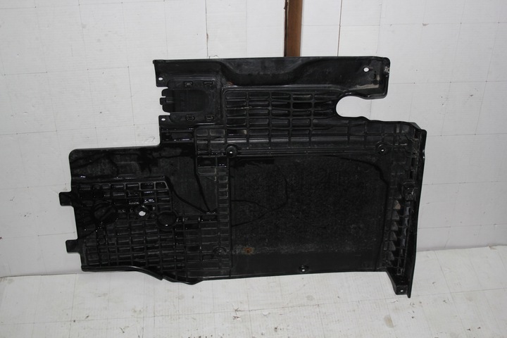 PROTECTION CHASSIS RIGHT VW PASSAT B8 3Q0825102B photo 1 - milautoparts-fr.ukrlive.com