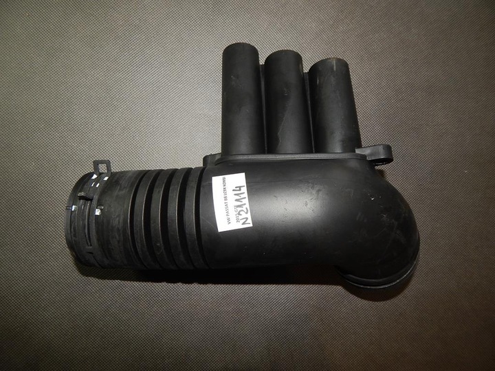 Vw passat b8 патрубок труба воздуха 04e129651d, Цена