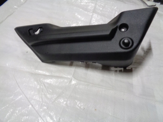 Megane iv 4 кронштейн полки праве 799115715r, Ціна