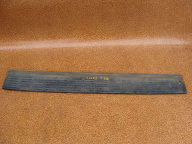 фото №1, Toyota hilux 07r планка накладка бампера зад