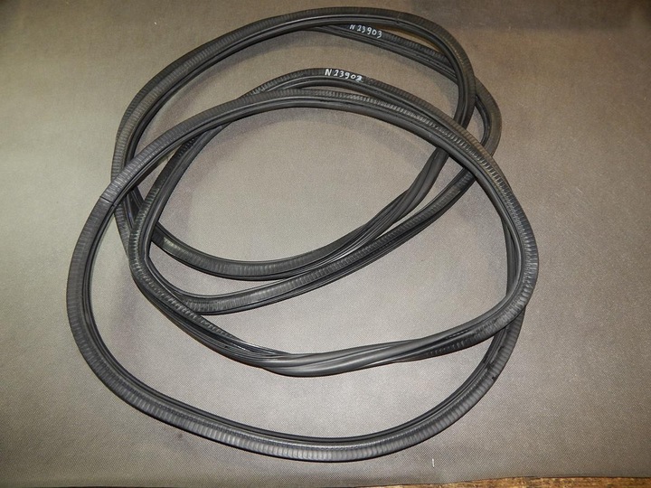 фото №1, Audi q5 8r прокладка дверь зад 8r0833721d