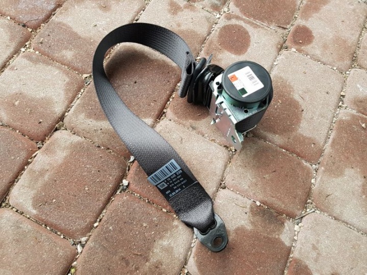 napínací pás bezpečnostní levý 2 rzad Zafira C 619227900C