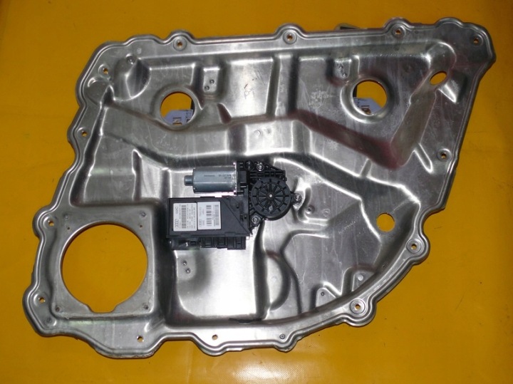 stahování okna pravý záď AUDI A8 D3 LIFT 05-08 4E0910802A 4E0959802C