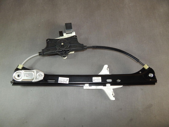 VW PASSAT B8 mechanismus okna levý záď 3G9839461A