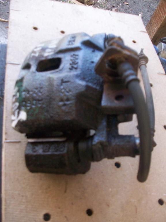 фото №1, Trooper 2,6e суппорт тормозной правый передний 86-94