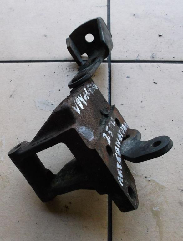 фото №1, Chrysler voyager 2.5td 95-01 кронштейн генератора