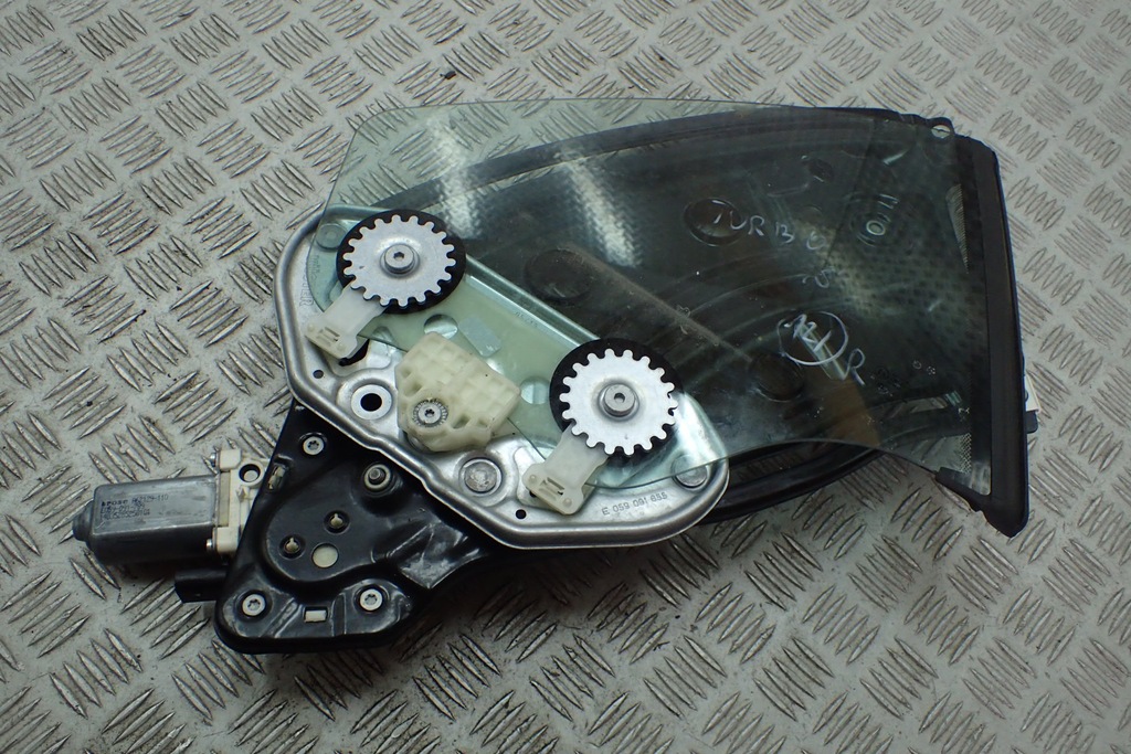 фото №1, Porsche 991 911 cabrio скло бічна механізм r