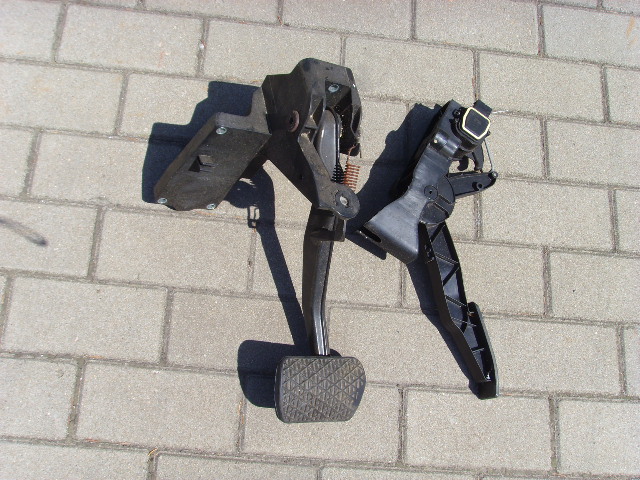 фото №1, Mercedes a w169 потенциометр педаль газа 1693000104
