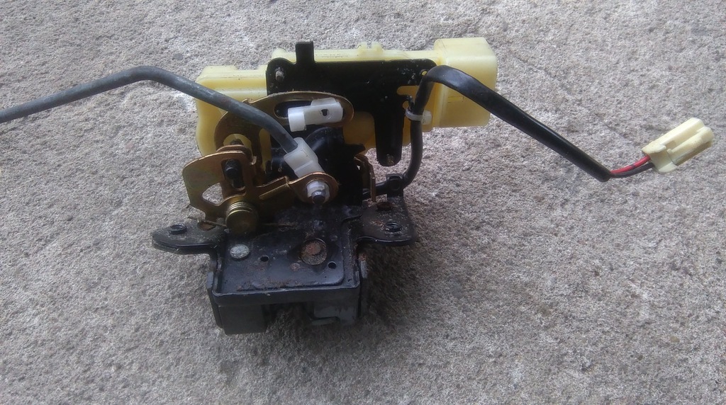 фото №1, Mazda mpv замок кришки