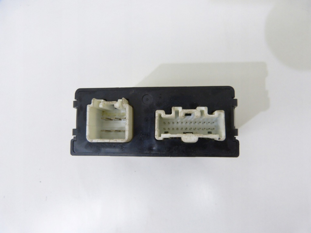 фото №4, Блок управления l813 e6t5247 7h- 3 mazda 6 1,8b