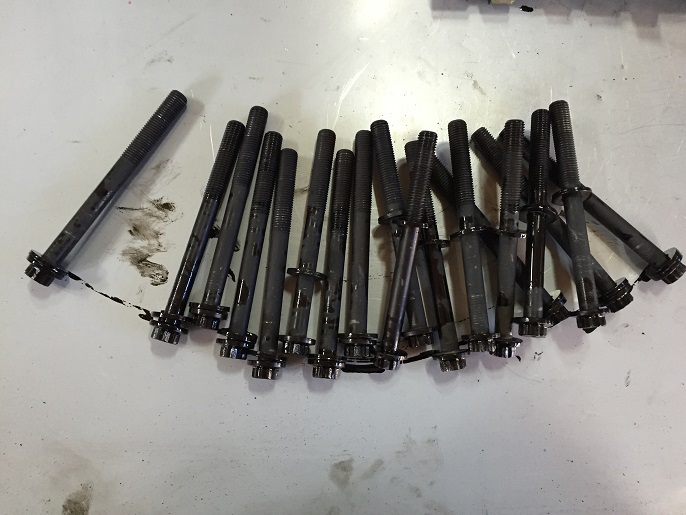 фото №1, Болты головки nissan patrol y61 zd30 3.0di