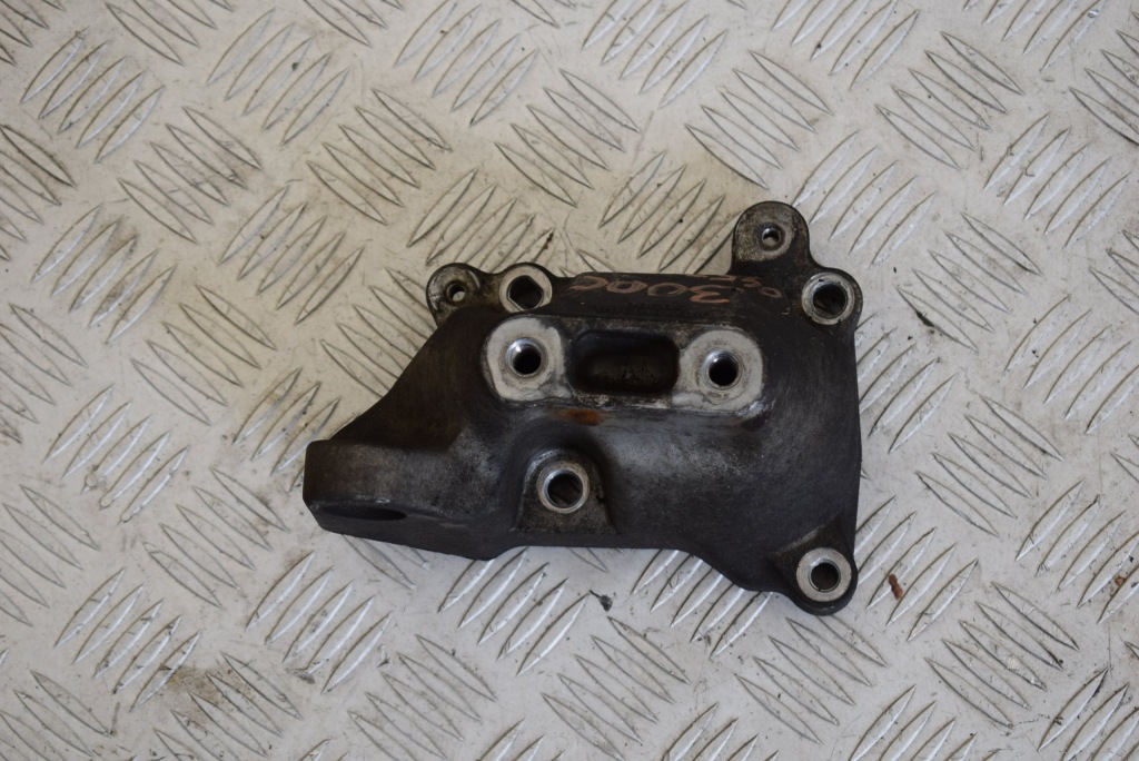 фото №1, Кронштейн кронштейн двигателя двигателя chrysler 300c