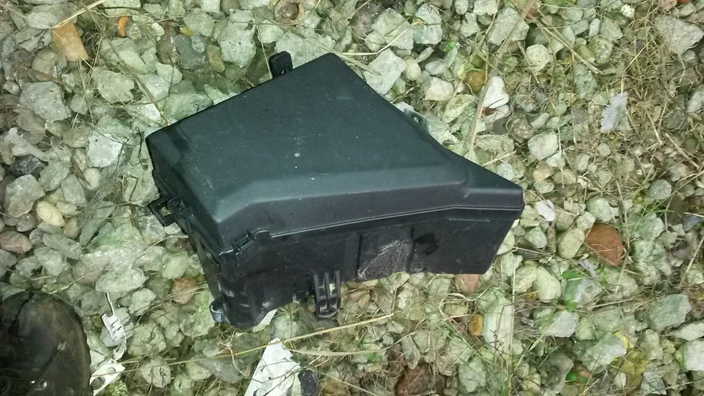 фото №1, Subaru outback 2.5 3.0 04- коробка предохранителей