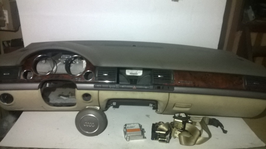 фото №1, Audi a8 d3 приборная панель консоль подушка безопасности ремни комплект