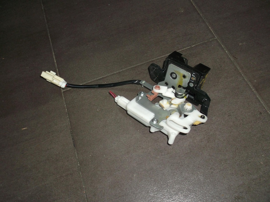 фото №1, Замок кришки задня mazda 5 -доставка-