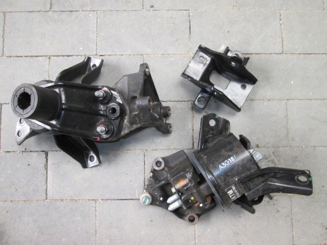 фото №1, Подушка двигателя коробки кронштейн ix35 1,6 i 2012 rok