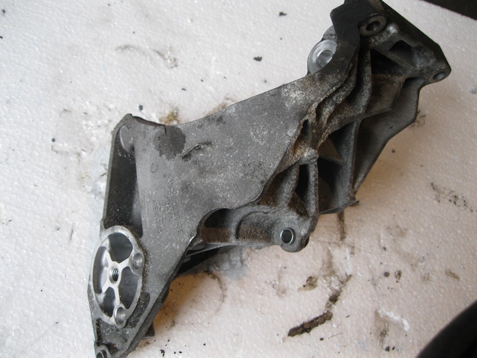 фото №1, Кронштейн кронштейн jaguar xf 2.7 d