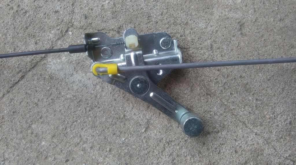 фото №1, Mazda 5 05-10 ролик напрямна двері правий задня