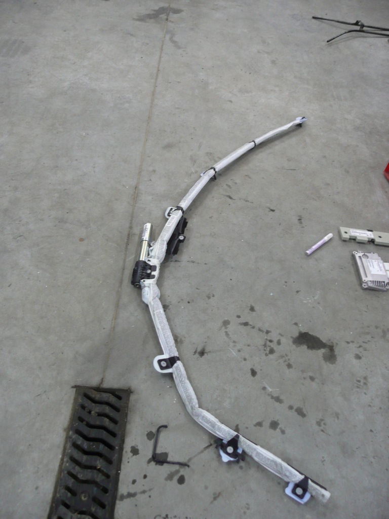 фото №1, Bmw e90 шторка безопасности правая 6966646