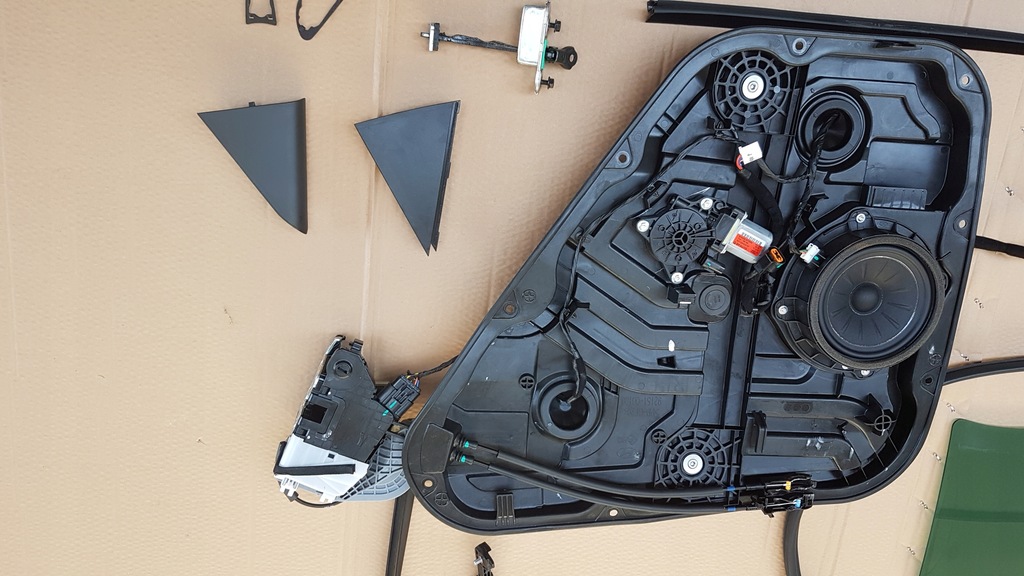 фото №4, Tucson 2016r молдинг ущільнювач скло ручка замок