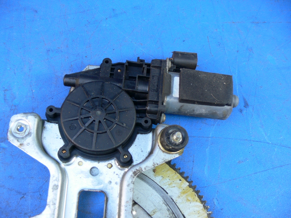 фото №5, Механизм моторчик подъемник стекло перед alfa 166