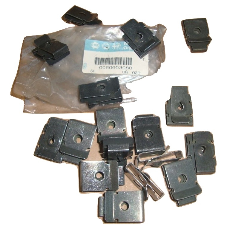 фото №1, Alfa romeo 166 v1 клипса спойлер бампера перед