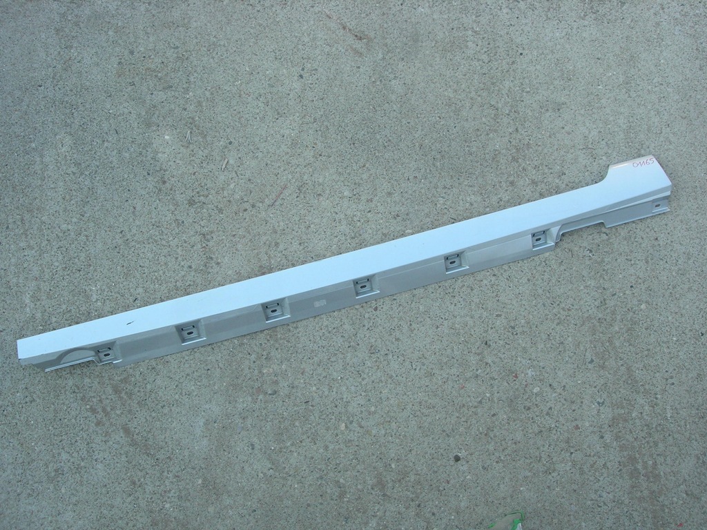 фото №1, Volkswagen оригинальный номер 3g0853857 молдинг порог l