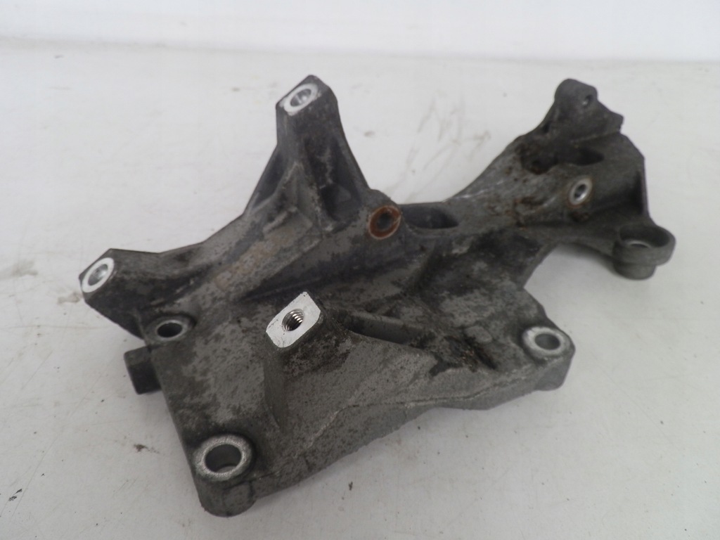 фото №1, Vw polo 9n lift 1.4 tdi кронштейн генератора