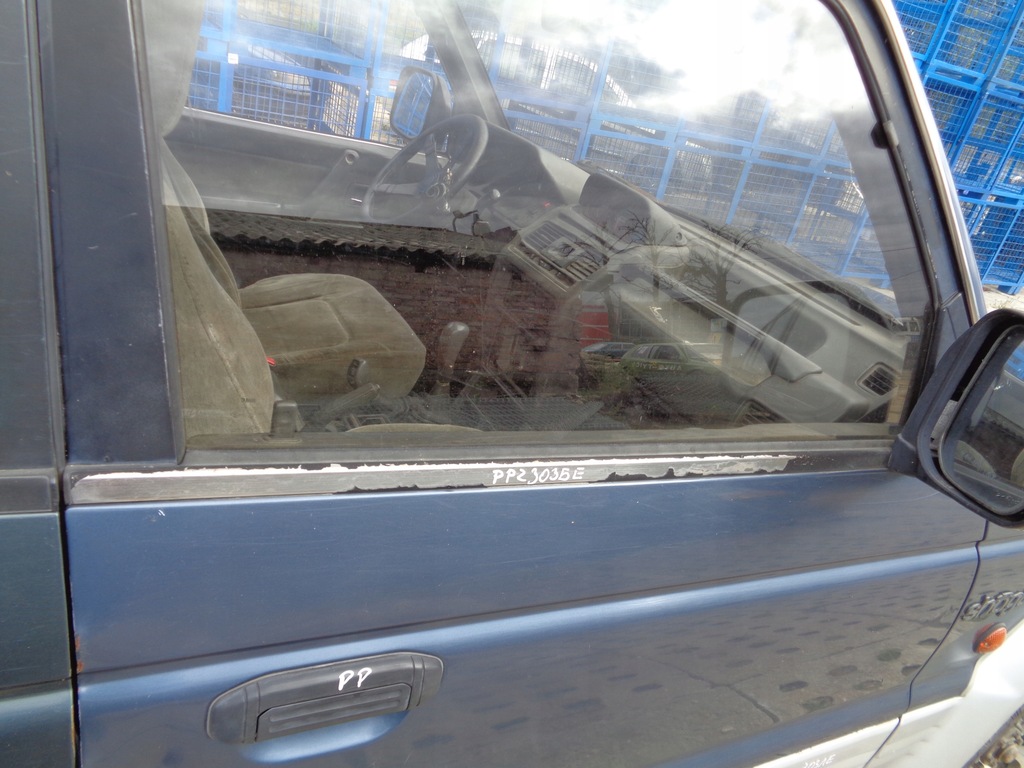 фото №1, Молдинг ущільнювач права перед mitsubishi pajero ii