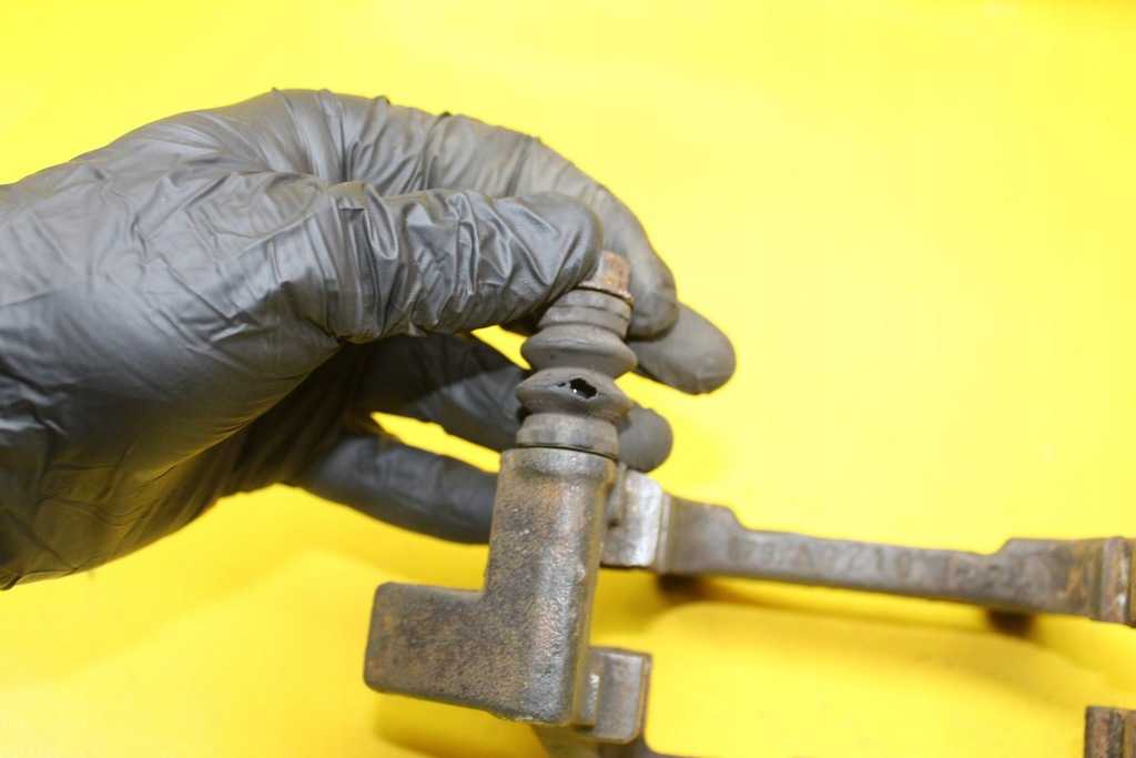 фото №5, Скоба скоба левый задняя a6 c6 3.0 tdi