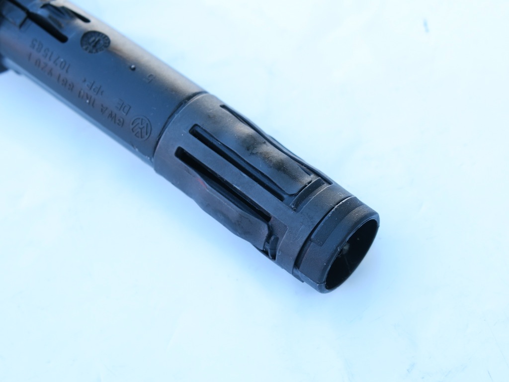 фото №4, Втулка подголовник перед vw passat b6