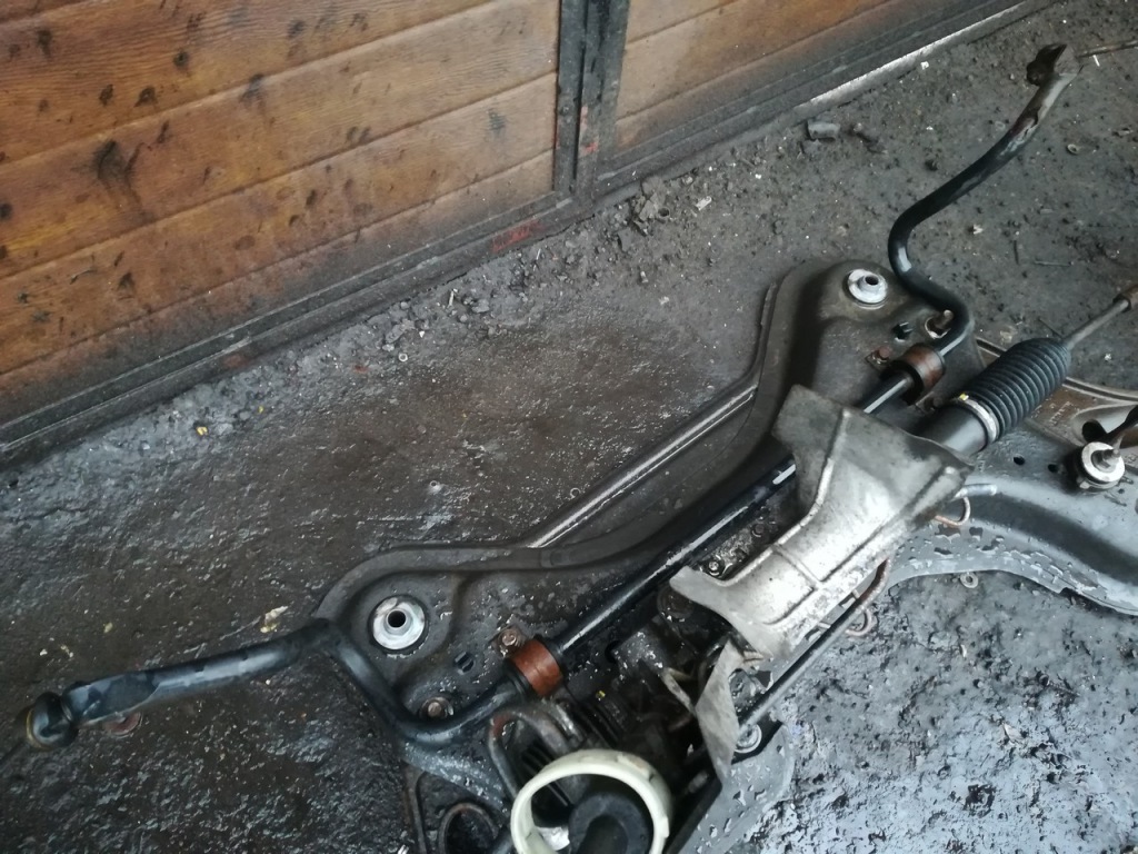 фото №4, Тяга кронштейн підрамник перед trafic vivaro 01-14